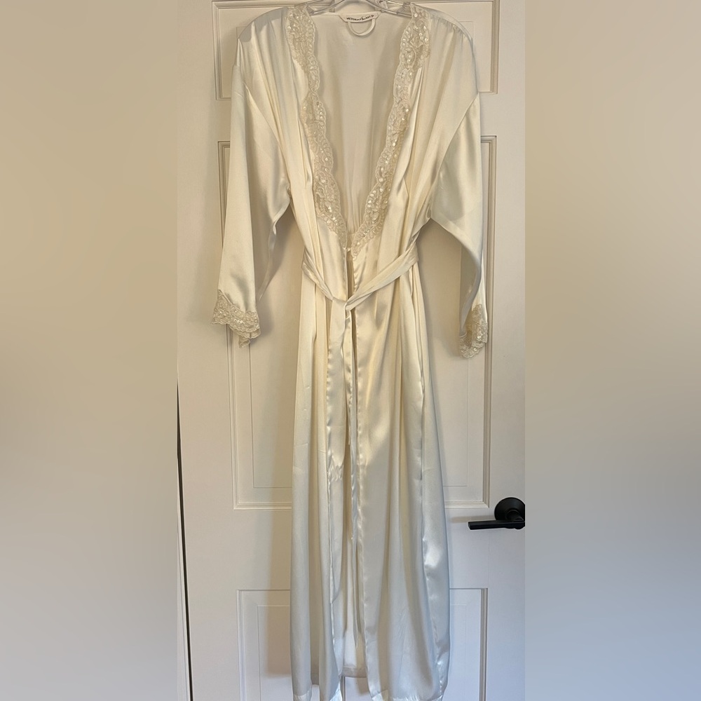 Elegant Satin Robe with Tie Belt NWOT